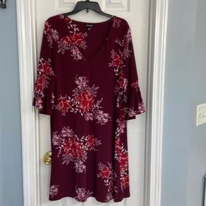 Beautiful maroon dress with bell sleeves - size 2X - Roz & Ali